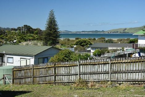 Photo of property in 32 Sandy Beach Road, Tinopai, 0593