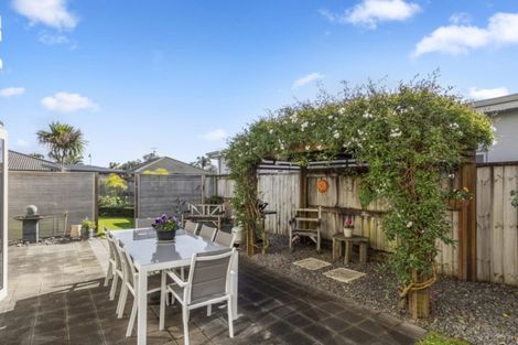 Photo of property in 8 Saint Clair Place, Papamoa Beach, Papamoa, 3118