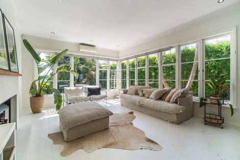 Photo of property in 36 Harbour View Road, Point Chevalier, Auckland, 1022