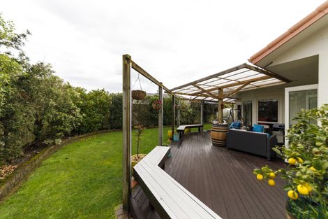 Photo of property in 15 Sycamore Crescent, Fitzherbert, Palmerston North, 4410