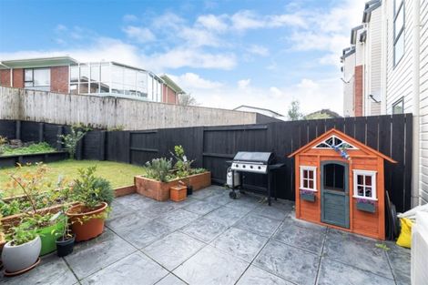 Photo of property in 37 Barnea Circle, Glen Eden, Auckland, 0602