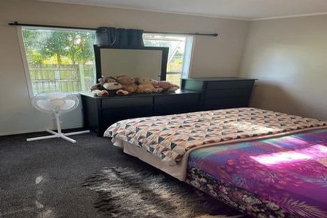 Photo of property in 2/92 Kenderdine Road, Papatoetoe, Auckland, 2025