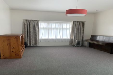 Photo of property in 136 Northland Road, Northland, Wellington, 6012