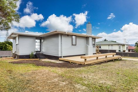 Photo of property in 22 Sylvan Crescent, Te Atatu South, Auckland, 0610