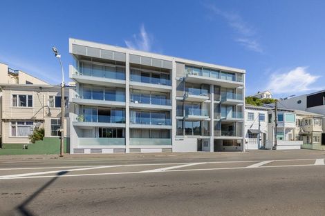 Photo of property in 10/74 Oriental Parade, Oriental Bay, Wellington, 6011