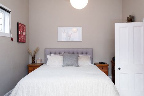 Photo of property in 11a Main Street, Hospital Hill, Napier, 4110