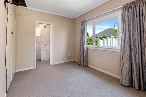 Photo of property in 35 Bayview Road, Browns Bay, Auckland, 0630