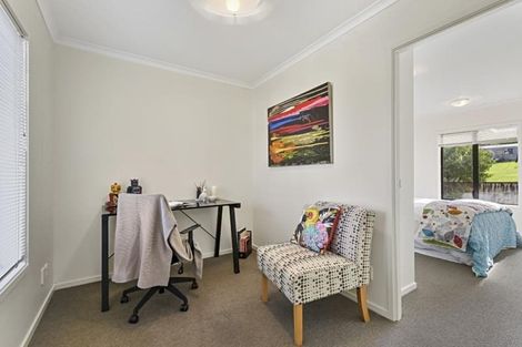 Photo of property in 14 Verdale Circle, Glen Eden, Auckland, 0602