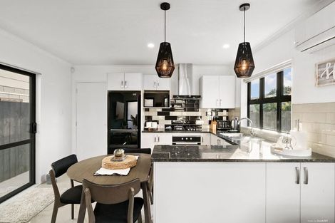 Photo of property in 15a Seaward Place, Wattle Downs, Auckland, 2103