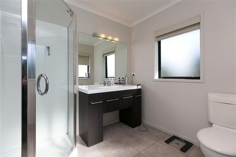 Photo of property in 21 Montrose Place, Highlands Park, New Plymouth, 4312