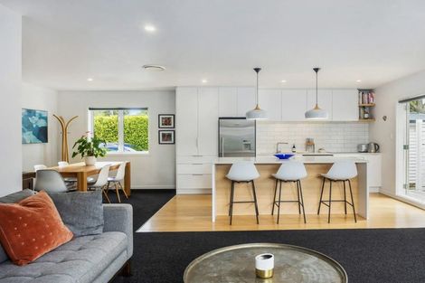 Photo of property in 28 Alfred Street, Northcote Point, Auckland, 0627