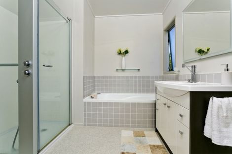 Photo of property in 27 Lyford Crescent, Sunnynook, Auckland, 0620