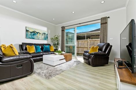 Photo of property in 1 Van Rixel Drive, Kumeu, 0810