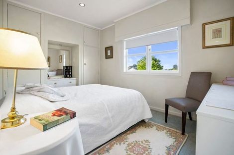 Photo of property in 1/290 East Coast Road, Forrest Hill, Auckland, 0620