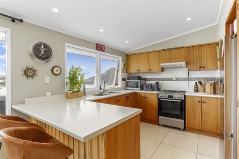 Photo of property in 1/51 East Coast Road, Milford, Auckland, 0620