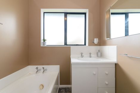 Photo of property in 28 Peppertree Glade, Kelvin Grove, Palmerston North, 4414