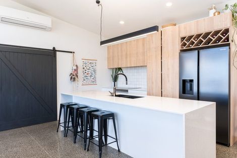 Photo of property in 16 Downes Street, Titahi Bay, Porirua, 5022