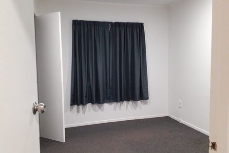 Photo of property in 2/28 Lilburn Crescent, Massey, Auckland, 0614