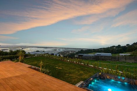 Photo of property in 12 Parkridge Place, Mount Pleasant, Christchurch, 8081