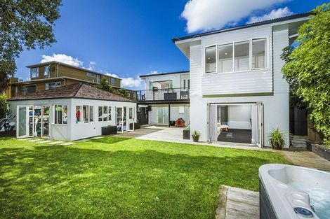 Photo of property in 24 Muritai Road, Milford, Auckland, 0620