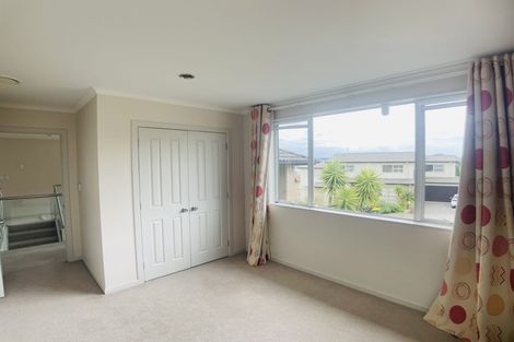 Photo of property in 1 Kenley Heights, Flat Bush, Auckland, 2016