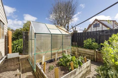 Photo of property in 12 Humphries Place, Awapuni, Palmerston North, 4412