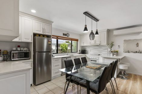 Photo of property in 10/17 Neta Grove, Henderson, Auckland, 0612