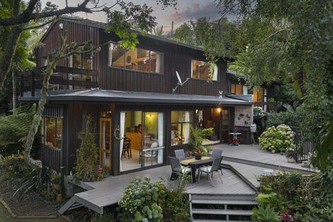 Photo of property in 8 Atarua Gardens, Waiatarua, Auckland, 0604