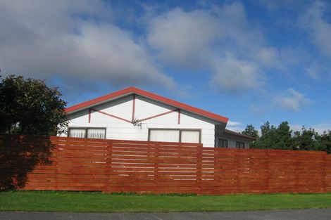 Photo of property in 1/52 Guadeloupe Crescent, Grenada Village, Wellington, 6037