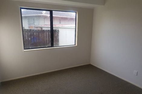 Photo of property in 2/21 Beeston Crescent, Manurewa, Auckland, 2102