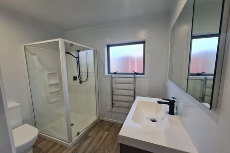 Photo of property in 5 Foyle Place, Glendene, Auckland, 0602