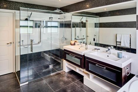 Photo of property in 29d Wai-iti Crescent, Woburn, Lower Hutt, 5010