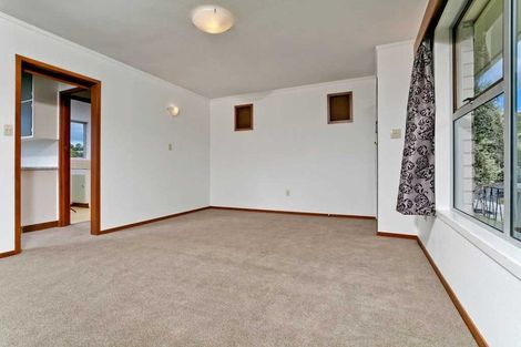 Photo of property in 1/22 Mannering Place, Hillcrest, Auckland, 0627