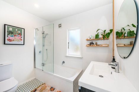 Photo of property in 100 Matatua Road, Raumati Beach, Paraparaumu, 5032