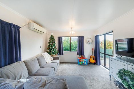 Photo of property in 27 Newton Place, Westbrook, Palmerston North, 4412