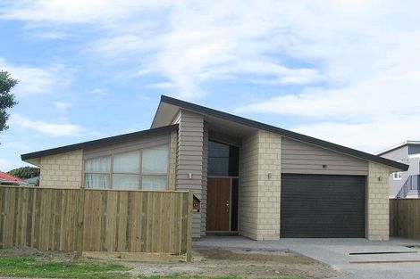 Photo of property in 17a Mahana Road, Paraparaumu Beach, Paraparaumu, 5032