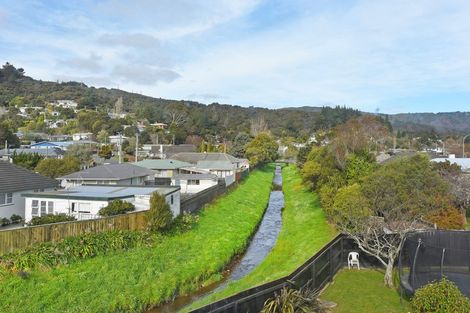 Photo of property in 16 Wagon Road, Stokes Valley, Lower Hutt, 5019