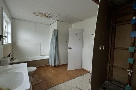 Photo of property in 95 Moorefield Road, Johnsonville, Wellington, 6037