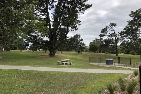 Photo of property in 4/2 Godley Road, Green Bay, Auckland, 0604