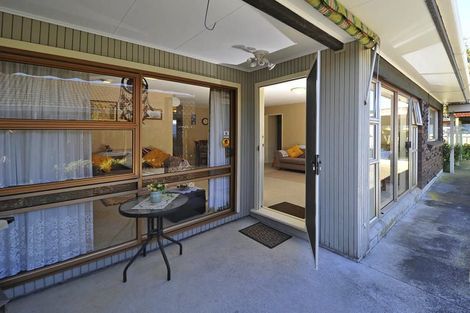 Photo of property in 2/12 Waimai Avenue, Weymouth, Auckland, 2103