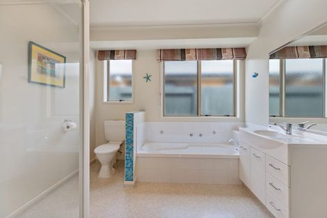 Photo of property in 27 Marshwood Place, Papamoa Beach, Papamoa, 3118