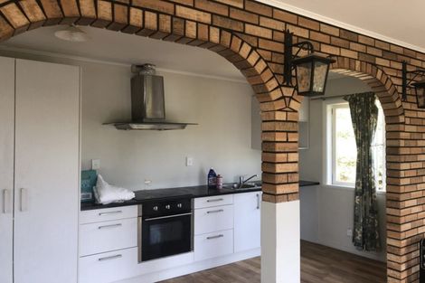 Photo of property in 39 Raleigh Road, Northcote, Auckland, 0627