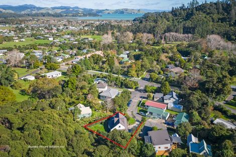 Photo of property in 27 Taurua Place, Coromandel, 3506