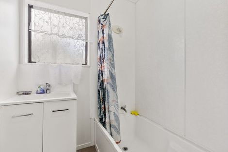 Photo of property in 2/10 Ennis Avenue, Pakuranga Heights, Auckland, 2010