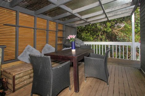 Photo of property in 120 Park Hill Road, Birkenhead, Auckland, 0626