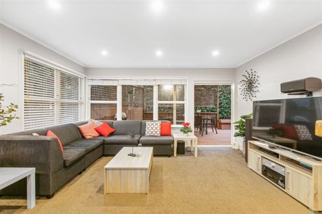 Photo of property in 2/32a Sunnynook Road, Sunnynook, Auckland, 0620