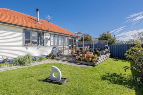Photo of property in 12 Featherston Street, Levin, 5510