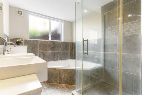 Photo of property in 43 Zara Court, Windsor Park, Auckland, 0632