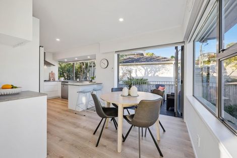 Photo of property in 5 Liston Crescent, Cockle Bay, Auckland, 2014