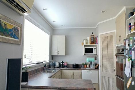 Photo of property in 2/51 Shakespeare Road, Milford, Auckland, 0620